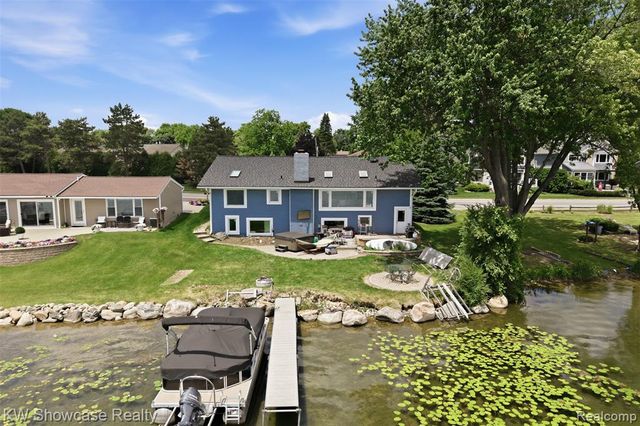 301 S Pontiac Trail, Walled Lake, MI 48390