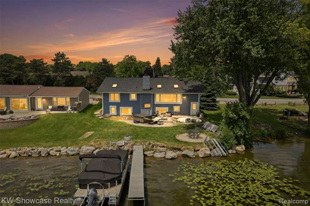 301 S Pontiac Trail, Walled Lake, MI 48390