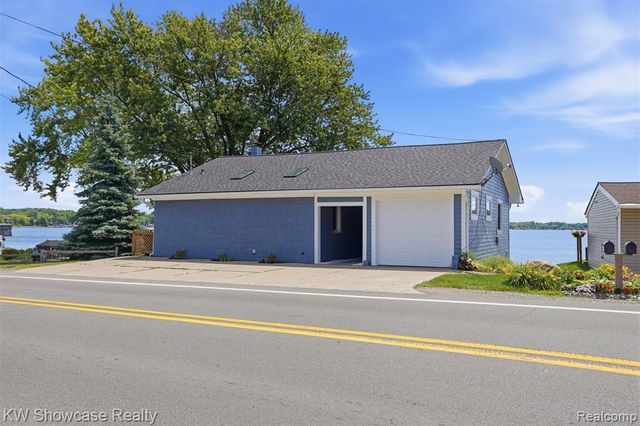 301 S Pontiac Trail, Walled Lake, MI 48390
