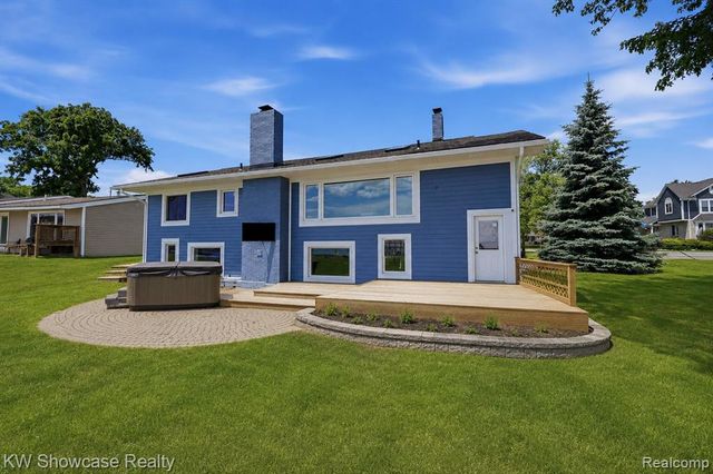 301 S Pontiac Trail, Walled Lake, MI 48390