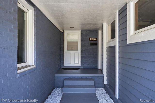 301 S Pontiac Trail, Walled Lake, MI 48390
