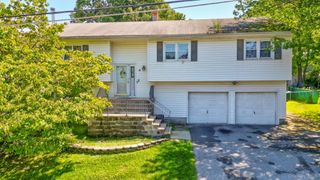 8 Pine Street, Middletown, NY 10940