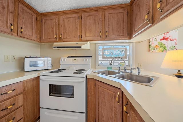 58 MONTEGO DRIVE, Palmetto, FL 34221