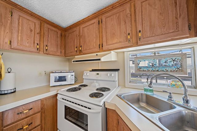 58 MONTEGO DRIVE, Palmetto, FL 34221