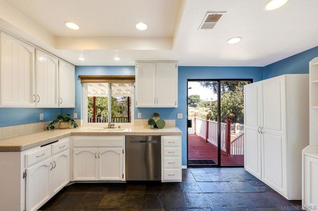 1605 Havenwood Dr, Oceanside, CA 92056