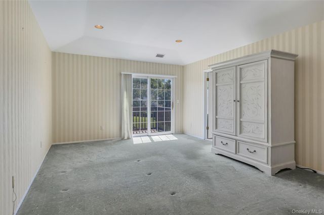 38 Lakebridge Drive S, Kings Park, NY 11754