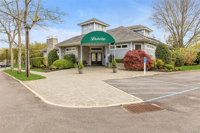38 Lakebridge Drive S, Kings Park, NY 11754