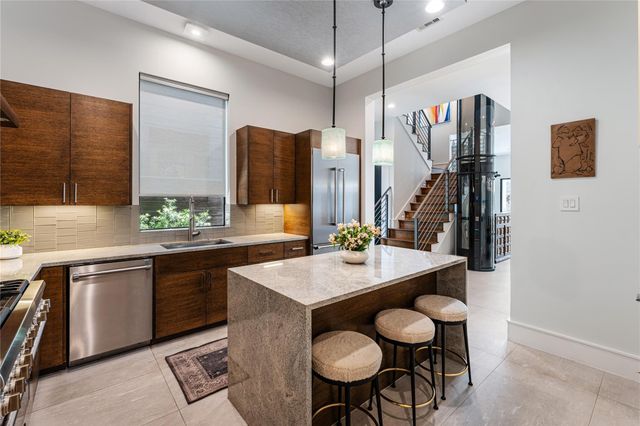 917 Peden Street, Houston, TX 77006