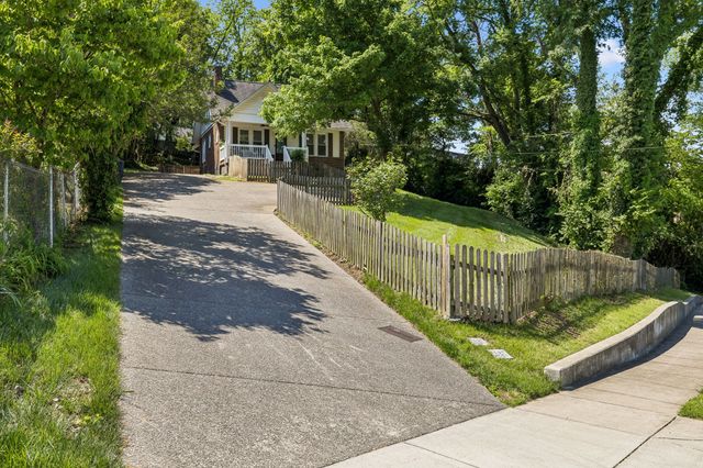 2687 Hartford Dr, Nashville, TN 37210
