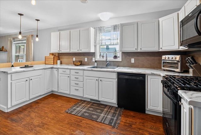 4522 Lakeview Avenue, Mcfarland, WI 53558
