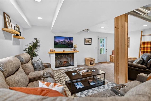 4522 Lakeview Avenue, Mcfarland, WI 53558