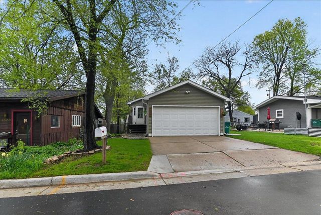 4522 Lakeview Avenue, Mcfarland, WI 53558