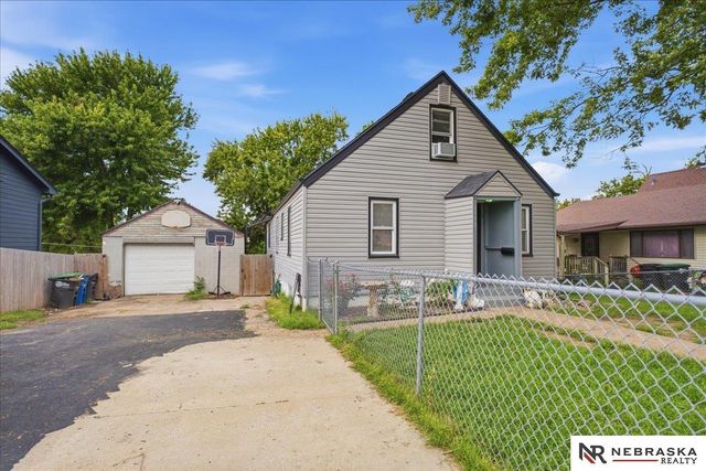 6708 S 30th Street, Omaha, NE 68107