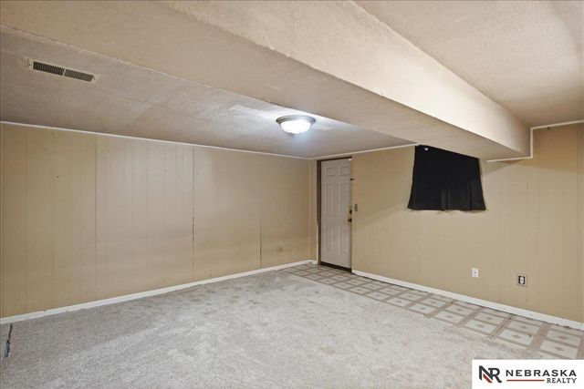 6708 S 30th Street, Omaha, NE 68107