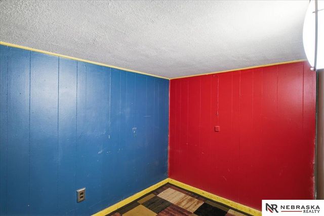 6708 S 30th Street, Omaha, NE 68107