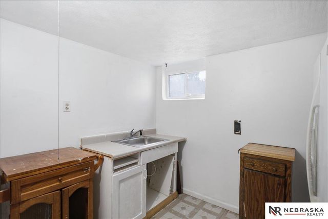 6708 S 30th Street, Omaha, NE 68107