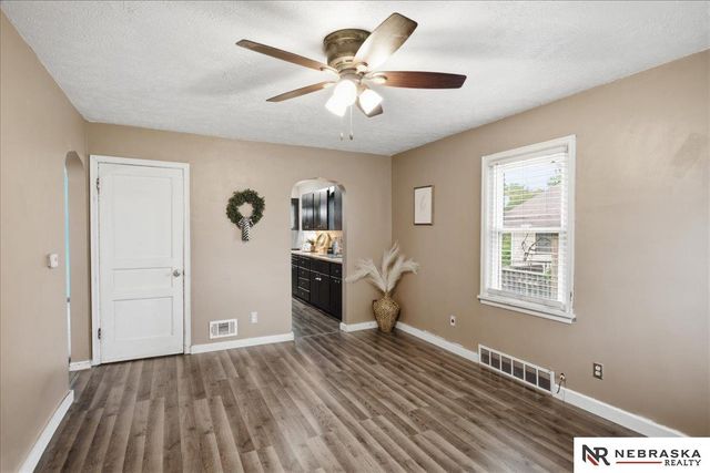 6708 S 30th Street, Omaha, NE 68107