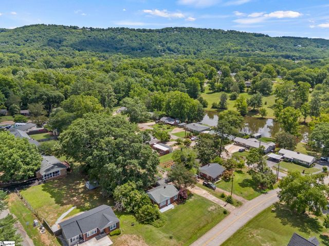1902 Old Parker Road, Greenville, SC 29609