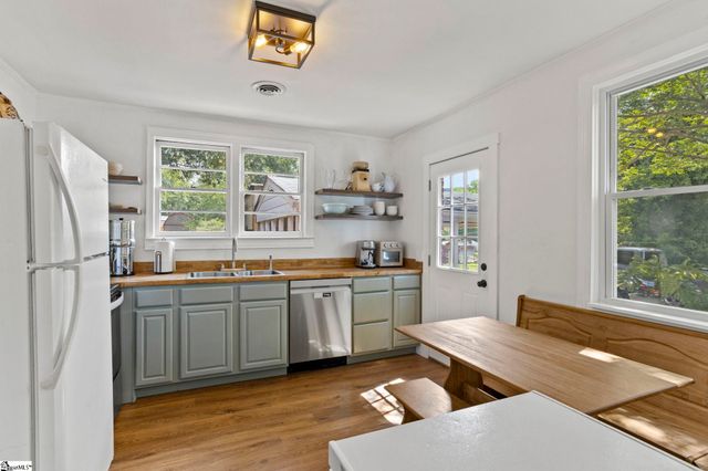 1902 Old Parker Road, Greenville, SC 29609