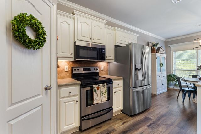 11 E Chateau Estates, Greenbrier, AR 72058
