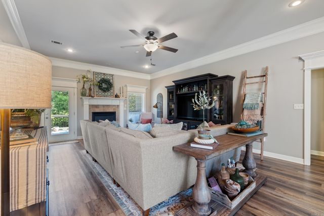 11 E Chateau Estates, Greenbrier, AR 72058