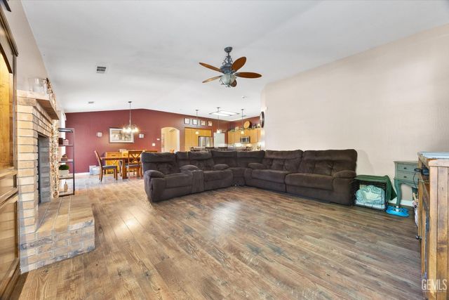 3523 Floral Meadow Drive, Bakersfield, CA 93308
