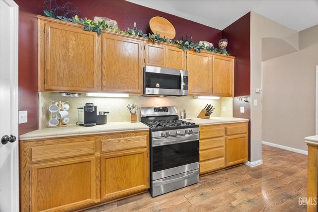 3523 Floral Meadow Drive, Bakersfield, CA 93308