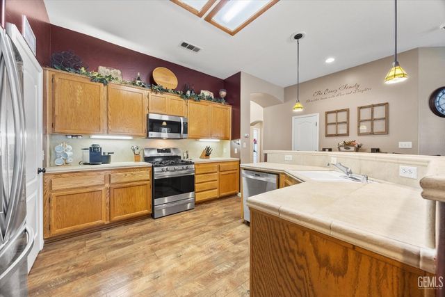 3523 Floral Meadow Drive, Bakersfield, CA 93308