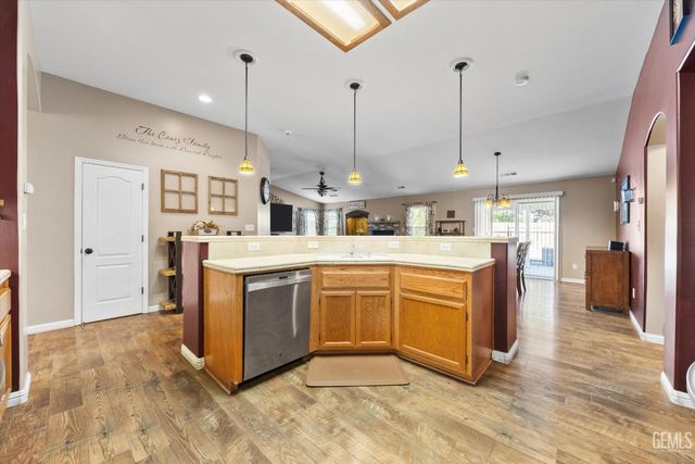 3523 Floral Meadow Drive, Bakersfield, CA 93308