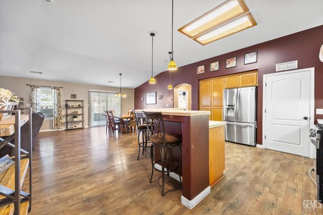3523 Floral Meadow Drive, Bakersfield, CA 93308