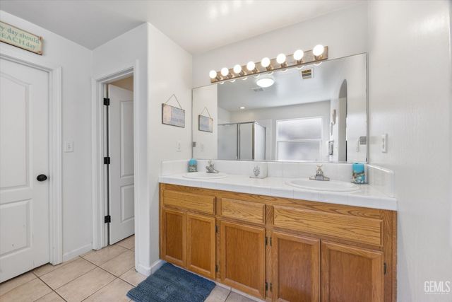 3523 Floral Meadow Drive, Bakersfield, CA 93308