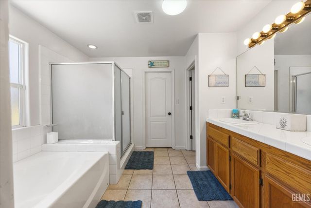 3523 Floral Meadow Drive, Bakersfield, CA 93308