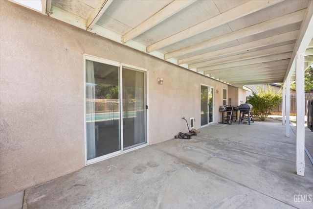 3523 Floral Meadow Drive, Bakersfield, CA 93308