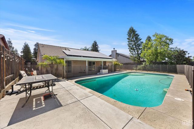 3523 Floral Meadow Drive, Bakersfield, CA 93308
