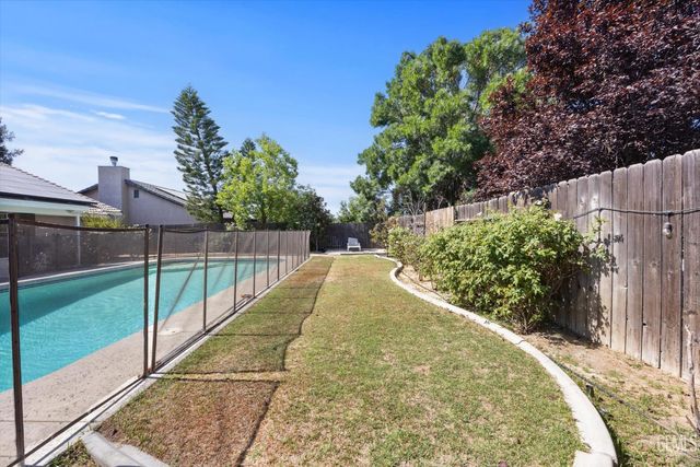 3523 Floral Meadow Drive, Bakersfield, CA 93308