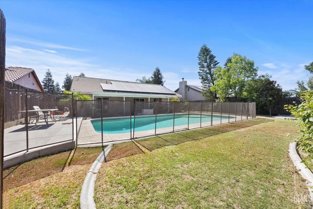 3523 Floral Meadow Drive, Bakersfield, CA 93308