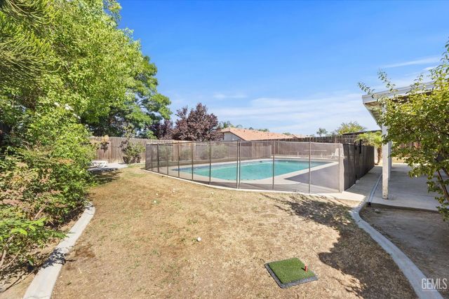 3523 Floral Meadow Drive, Bakersfield, CA 93308