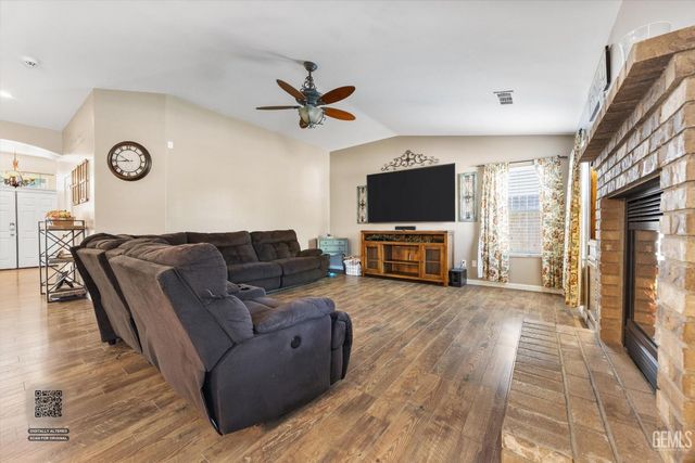 3523 Floral Meadow Drive, Bakersfield, CA 93308