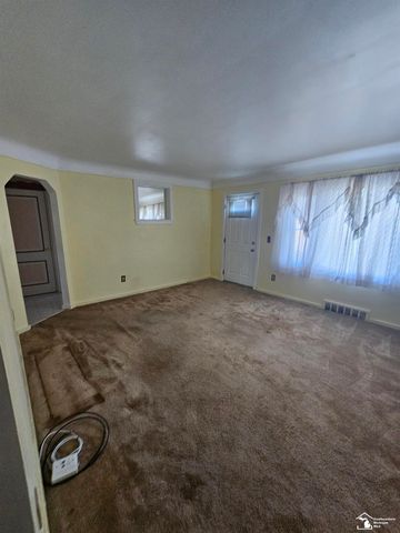 25425 Fairgrove Street, Woodhaven, MI 48183
