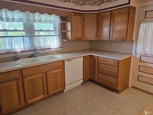 25425 Fairgrove Street, Woodhaven, MI 48183