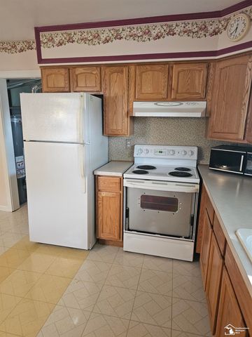 25425 Fairgrove Street, Woodhaven, MI 48183