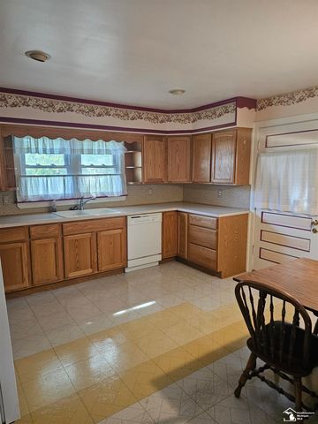 25425 Fairgrove Street, Woodhaven, MI 48183