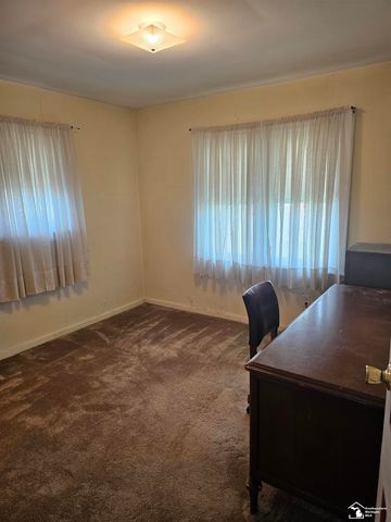 25425 Fairgrove Street, Woodhaven, MI 48183