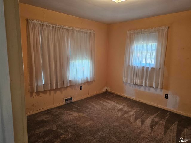 25425 Fairgrove Street, Woodhaven, MI 48183
