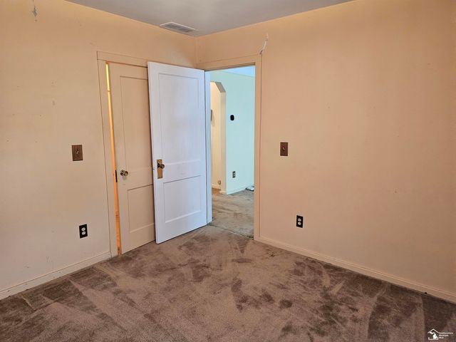 25425 Fairgrove Street, Woodhaven, MI 48183