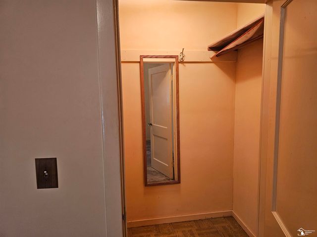 25425 Fairgrove Street, Woodhaven, MI 48183