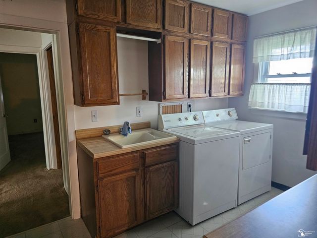 25425 Fairgrove Street, Woodhaven, MI 48183