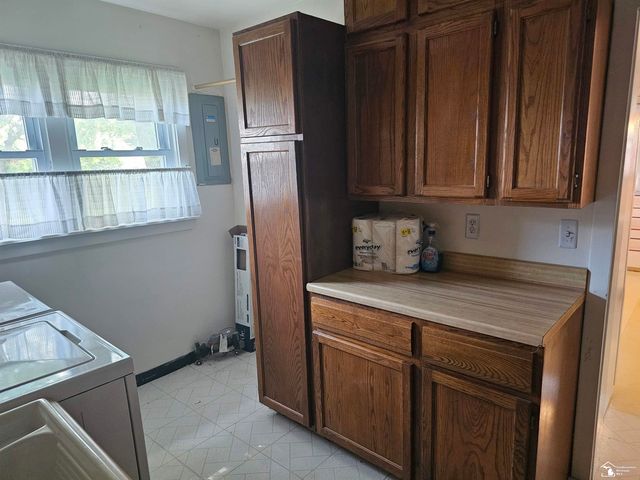 25425 Fairgrove Street, Woodhaven, MI 48183