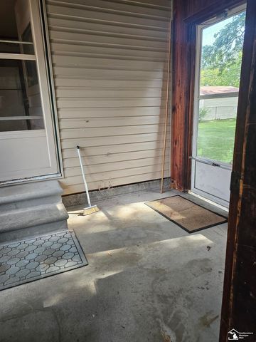 25425 Fairgrove Street, Woodhaven, MI 48183