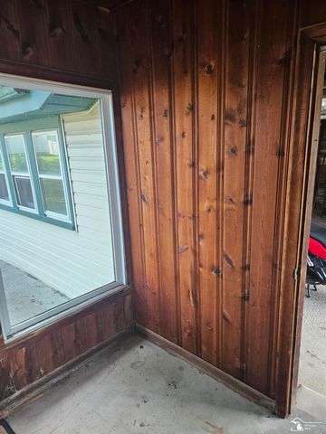 25425 Fairgrove Street, Woodhaven, MI 48183